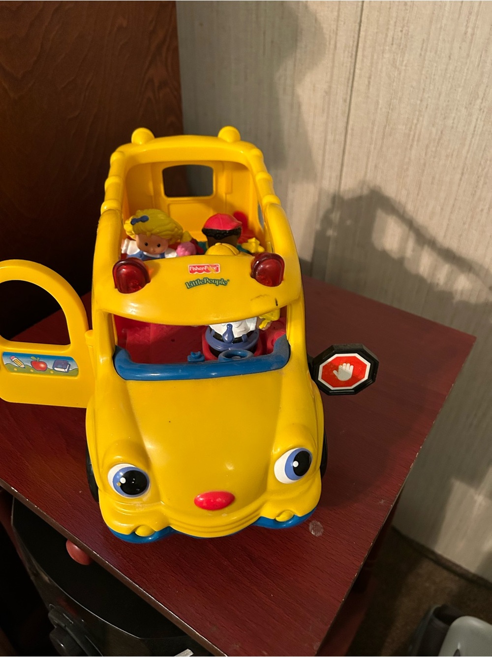 Fisher-Price Yellow Little People Smile-Faced School Bus with Figures
